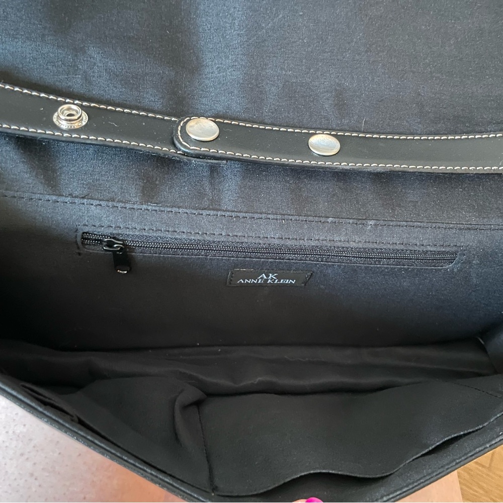 Anne Klein Black Leather Clutch/shoulderbag with Silver Hardware & fabric lining - Picture 6 of 9